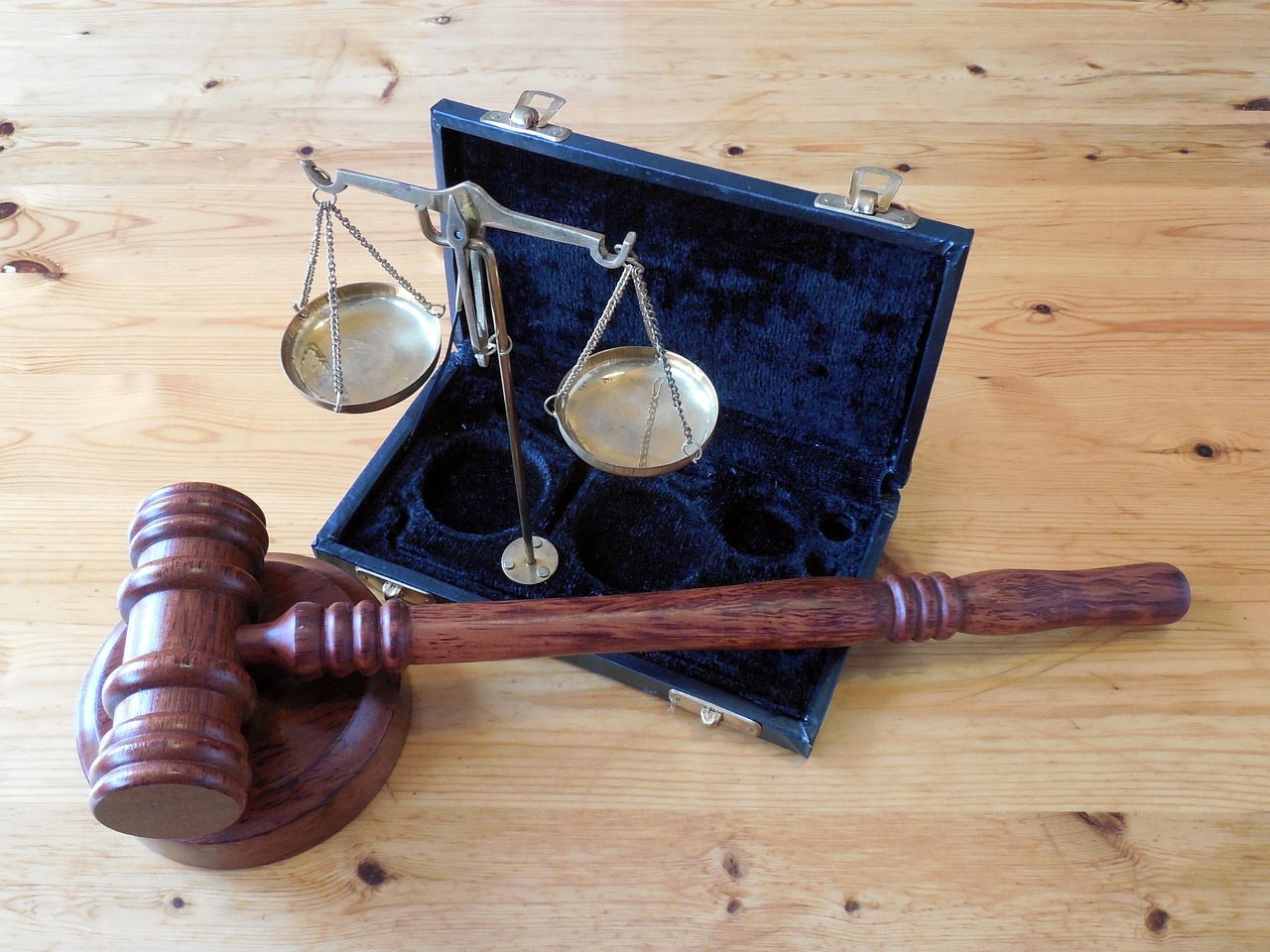 Sobre el universo Kite Wars hammer, libra, dish, justice, law, jurisdiction, paragraph, order, regulation, judge, justice, law, law, law, law, law, judge